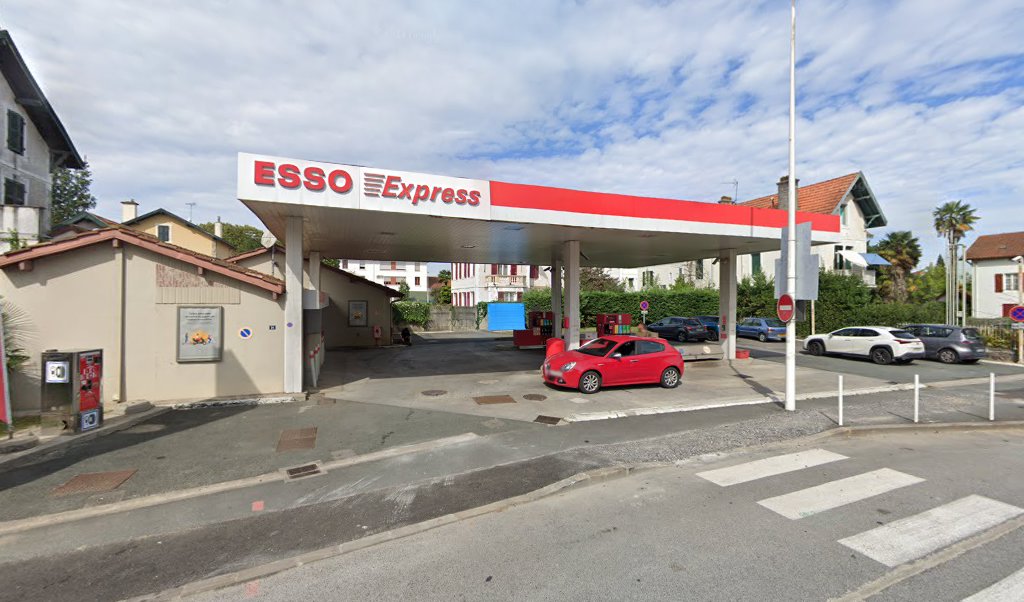 Retrouvez l&rsquo;évolution du prix du carburant mise à jour régulièrement pour la station essence Esso Express Bayonne Cambo qui se situe à l&rsquo;adresse suivante 14 avenue interne jacques loëb à Bayonne, 64100. Vous pourrez ainsi estimer le prix d&rsquo;un plein [&hellip;]