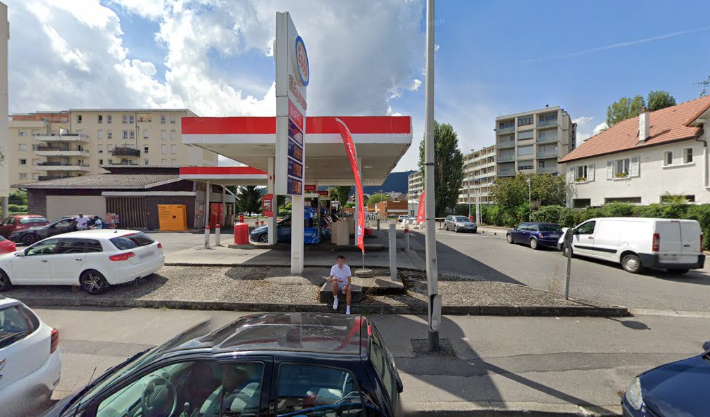 Retrouvez l&rsquo;évolution du prix du carburant mise à jour régulièrement pour la station essence Esso Des Vallees qui se situe à l&rsquo;adresse suivante 6 route des vallées à Annemasse, 74100. Vous pourrez ainsi estimer le prix d&rsquo;un plein d&rsquo;essence pour [&hellip;]