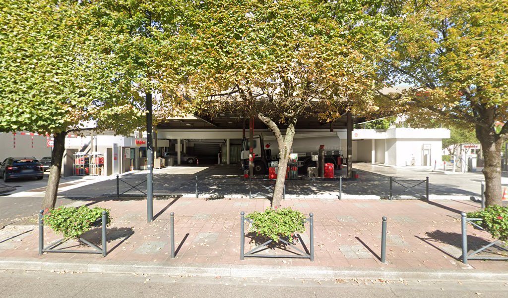 Retrouvez l&rsquo;évolution du prix du carburant mise à jour régulièrement pour la station essence Relais Du Plateau qui se situe à l&rsquo;adresse suivante 59 rue jean bleuzen à Vanves, 92170. Vous pourrez ainsi estimer le prix d&rsquo;un plein d&rsquo;essence pour [&hellip;]