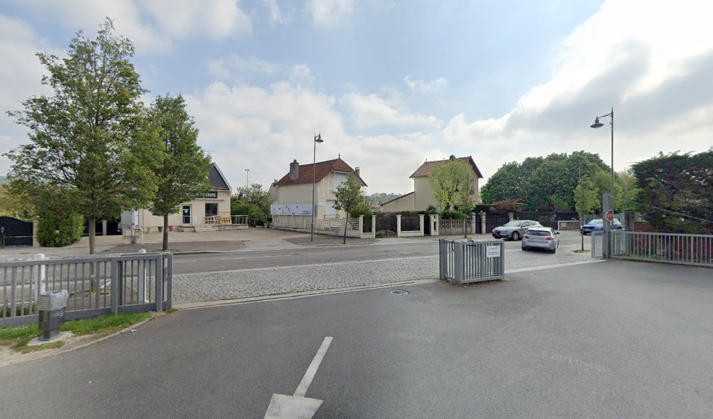 Retrouvez l&rsquo;évolution du prix du carburant mise à jour régulièrement pour la station essence Aubins Saint-Prix S.A. qui se situe à l&rsquo;adresse suivante 41 avenue du général leclerc à Saint-Prix, 95390. Vous pourrez ainsi estimer le prix d&rsquo;un plein d&rsquo;essence [&hellip;]